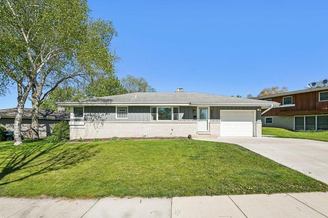 5544 Oakwood STREET, Greendale, WI 53129