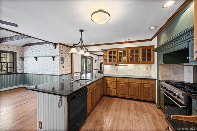 91 Quaker Path, Stony Brook, NY 11790