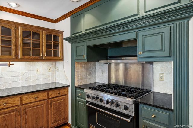 91 Quaker Path, Stony Brook, NY 11790