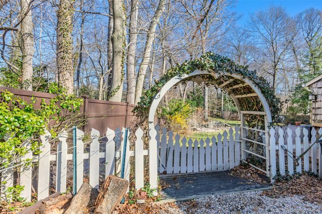 91 Quaker Path, Stony Brook, NY 11790