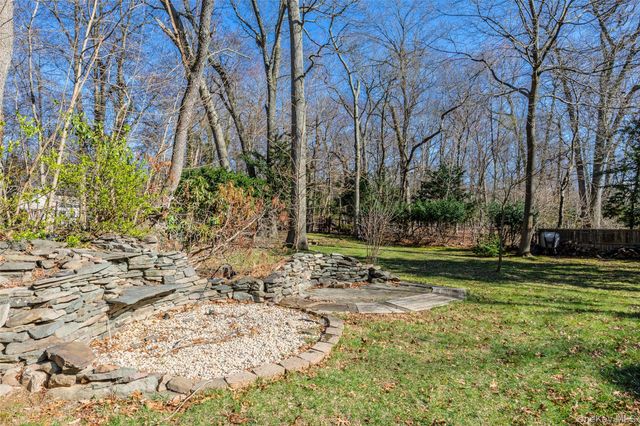 91 Quaker Path, Stony Brook, NY 11790