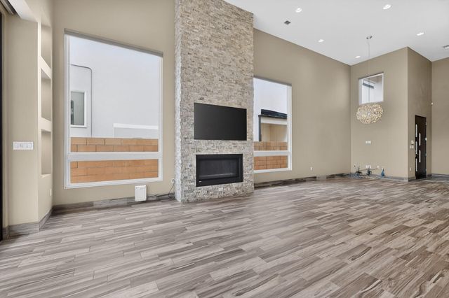 8815 Silver Oak Lane NE, Albuquerque, NM 87113