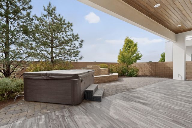 8815 Silver Oak Lane NE, Albuquerque, NM 87113