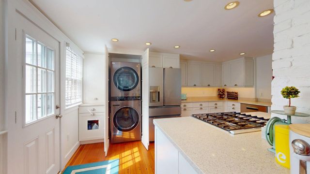 54 Commercial Street UNIT 3, Provincetown, MA 02657