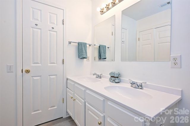 3160 Mannington Drive, Charlotte, NC 28270