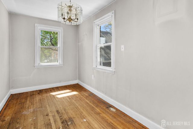 35 Melbourne Court, Woodbridge Proper, NJ 07095