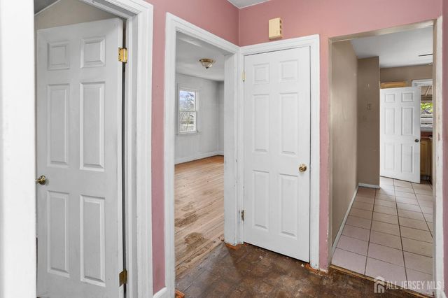 35 Melbourne Court, Woodbridge Proper, NJ 07095