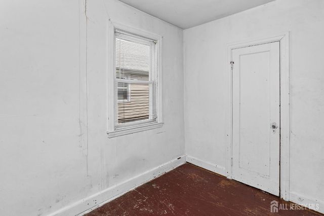 35 Melbourne Court, Woodbridge Proper, NJ 07095