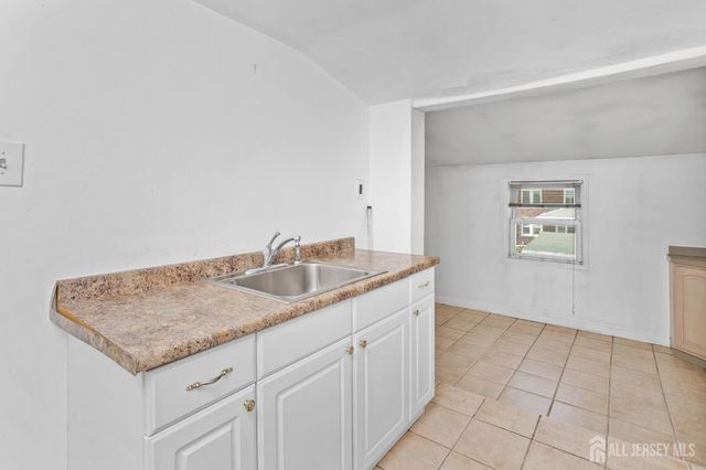 35 Melbourne Court, Woodbridge Proper, NJ 07095