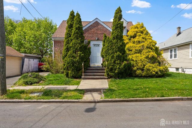 35 Melbourne Court, Woodbridge Proper, NJ 07095