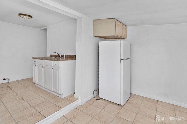 35 Melbourne Court, Woodbridge Proper, NJ 07095