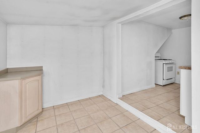 35 Melbourne Court, Woodbridge Proper, NJ 07095