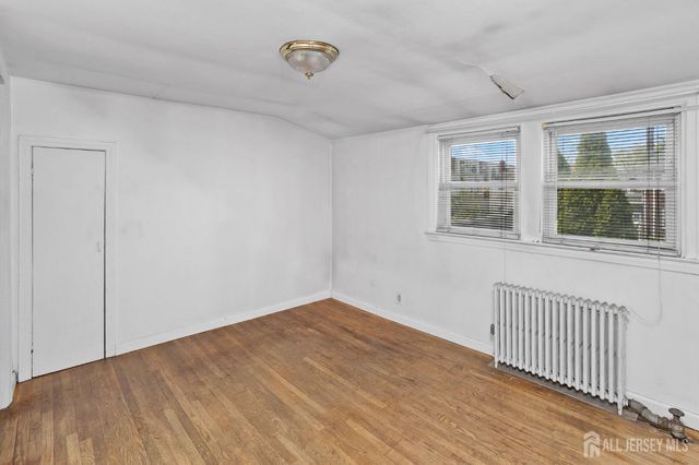 35 Melbourne Court, Woodbridge Proper, NJ 07095