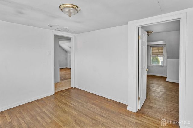 35 Melbourne Court, Woodbridge Proper, NJ 07095