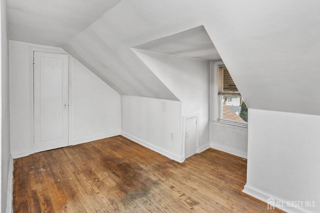 35 Melbourne Court, Woodbridge Proper, NJ 07095