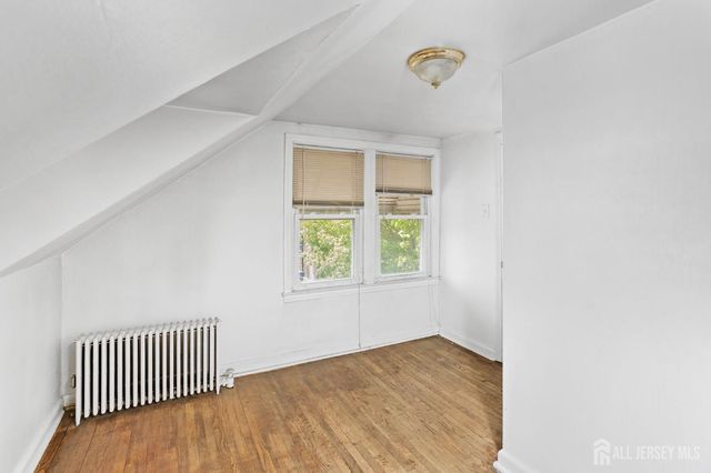 35 Melbourne Court, Woodbridge Proper, NJ 07095