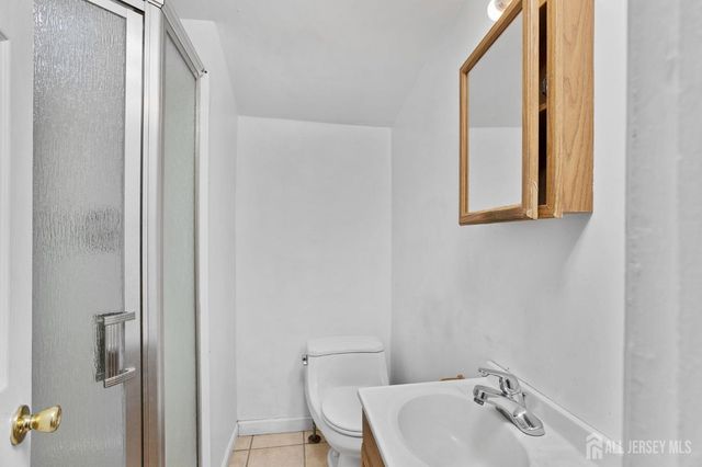 35 Melbourne Court, Woodbridge Proper, NJ 07095