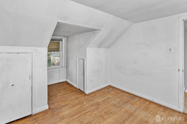 35 Melbourne Court, Woodbridge Proper, NJ 07095