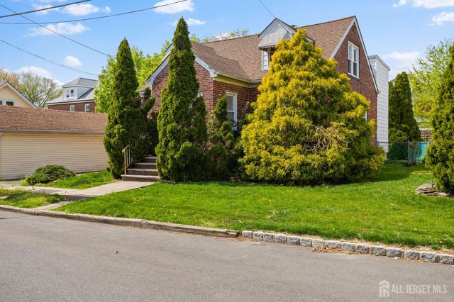 35 Melbourne Court, Woodbridge Proper, NJ 07095