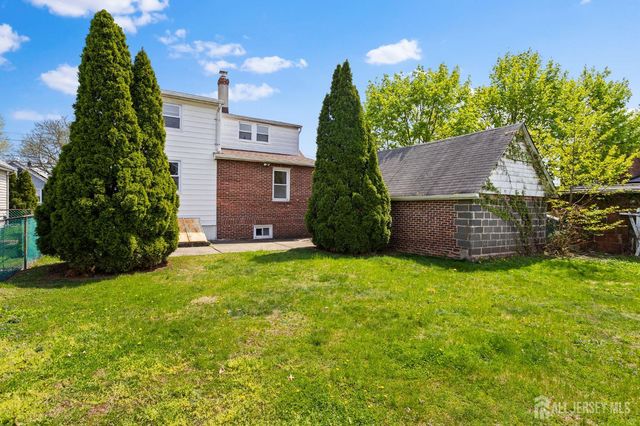 35 Melbourne Court, Woodbridge Proper, NJ 07095