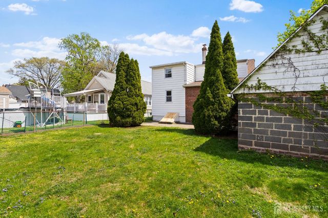 35 Melbourne Court, Woodbridge Proper, NJ 07095