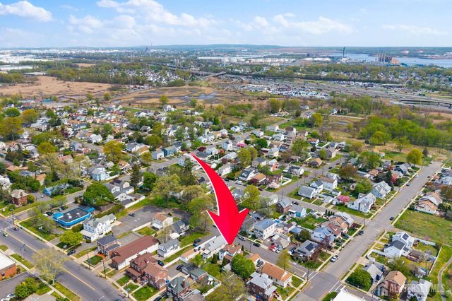 35 Melbourne Court, Woodbridge Proper, NJ 07095