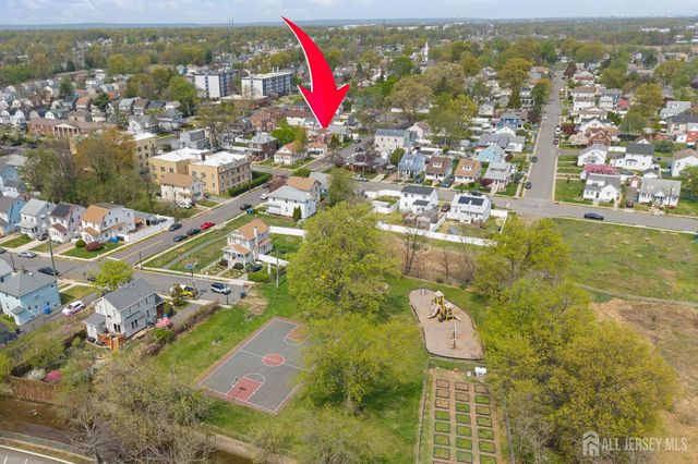 35 Melbourne Court, Woodbridge Proper, NJ 07095