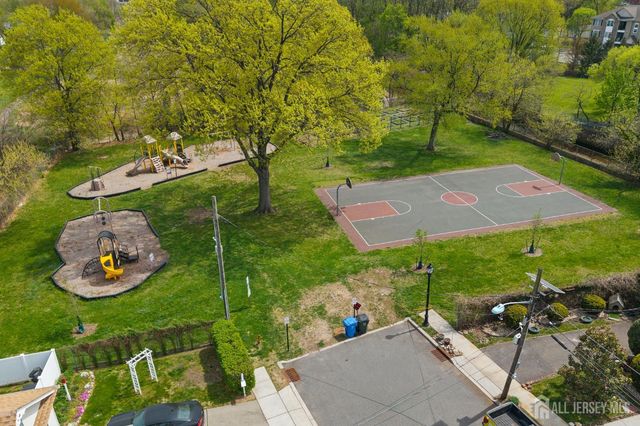 35 Melbourne Court, Woodbridge Proper, NJ 07095