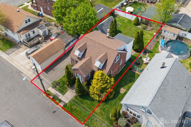 35 Melbourne Court, Woodbridge Proper, NJ 07095