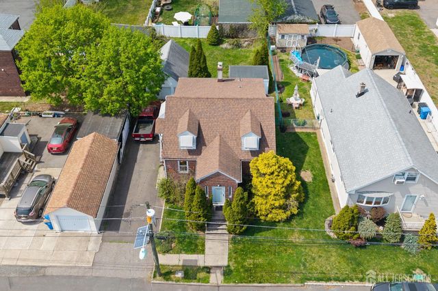 35 Melbourne Court, Woodbridge Proper, NJ 07095