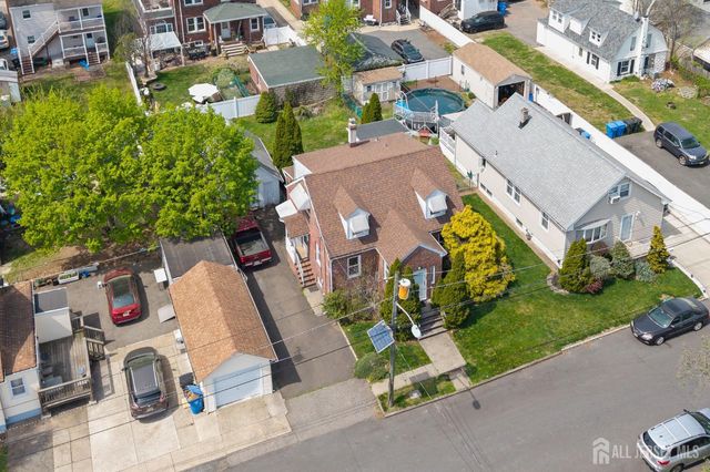 35 Melbourne Court, Woodbridge Proper, NJ 07095