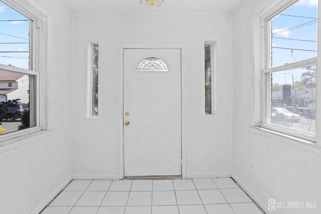 35 Melbourne Court, Woodbridge Proper, NJ 07095