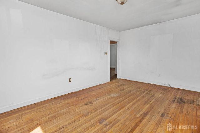 35 Melbourne Court, Woodbridge Proper, NJ 07095