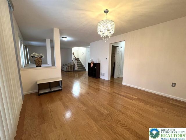 214 Kensington Drive, Lehman Twp, PA 18324