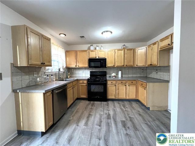 214 Kensington Drive, Lehman Twp, PA 18324