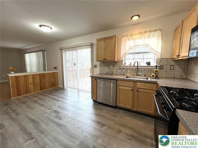 214 Kensington Drive, Lehman Twp, PA 18324