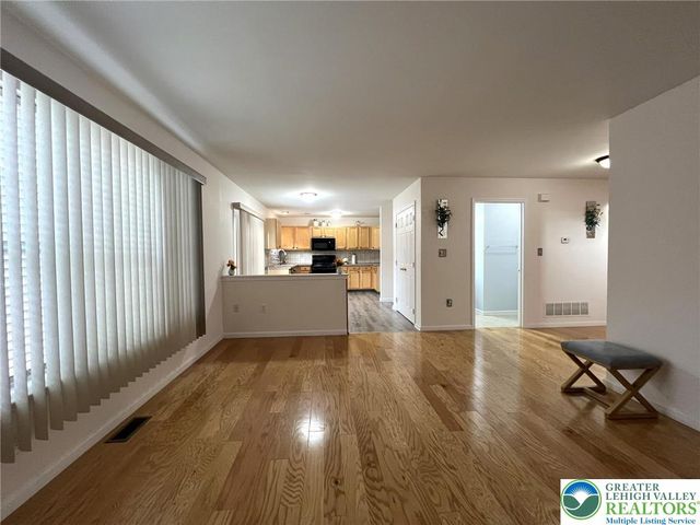 214 Kensington Drive, Lehman Twp, PA 18324