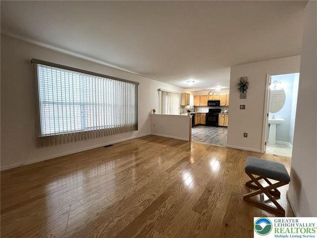 214 Kensington Drive, Lehman Twp, PA 18324