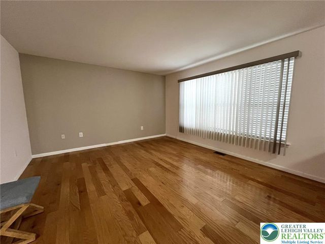 214 Kensington Drive, Lehman Twp, PA 18324