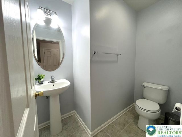 214 Kensington Drive, Lehman Twp, PA 18324