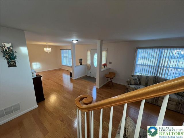 214 Kensington Drive, Lehman Twp, PA 18324