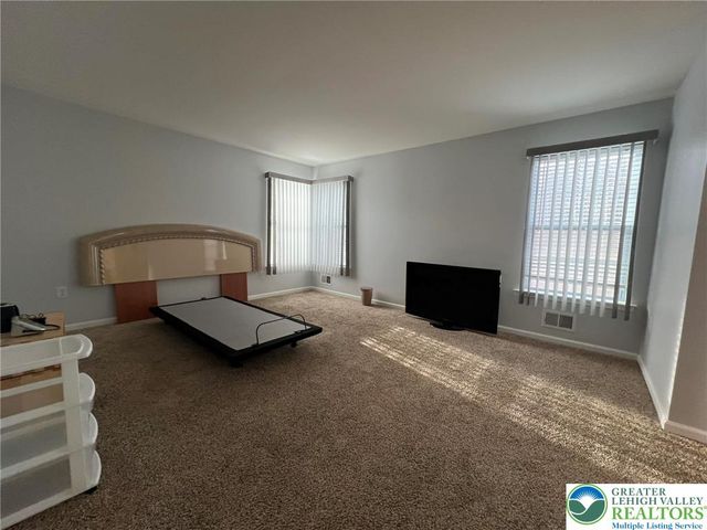 214 Kensington Drive, Lehman Twp, PA 18324