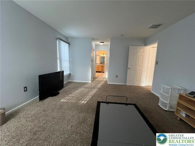 214 Kensington Drive, Lehman Twp, PA 18324