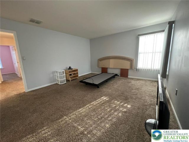 214 Kensington Drive, Lehman Twp, PA 18324