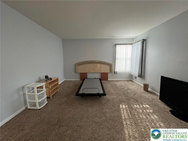 214 Kensington Drive, Lehman Twp, PA 18324