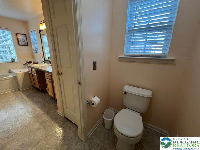 214 Kensington Drive, Lehman Twp, PA 18324