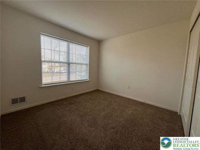 214 Kensington Drive, Lehman Twp, PA 18324