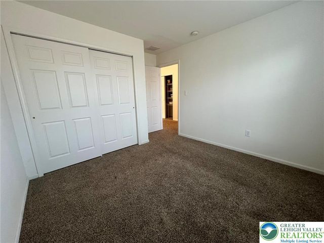 214 Kensington Drive, Lehman Twp, PA 18324