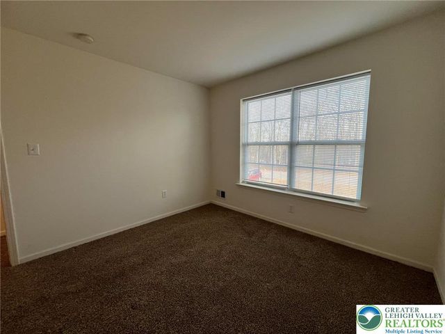 214 Kensington Drive, Lehman Twp, PA 18324