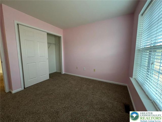 214 Kensington Drive, Lehman Twp, PA 18324